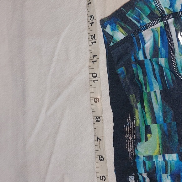 Avia Blue and Green Print Workout Capris .Good Condition  Size Medium - Picture 7 of 8